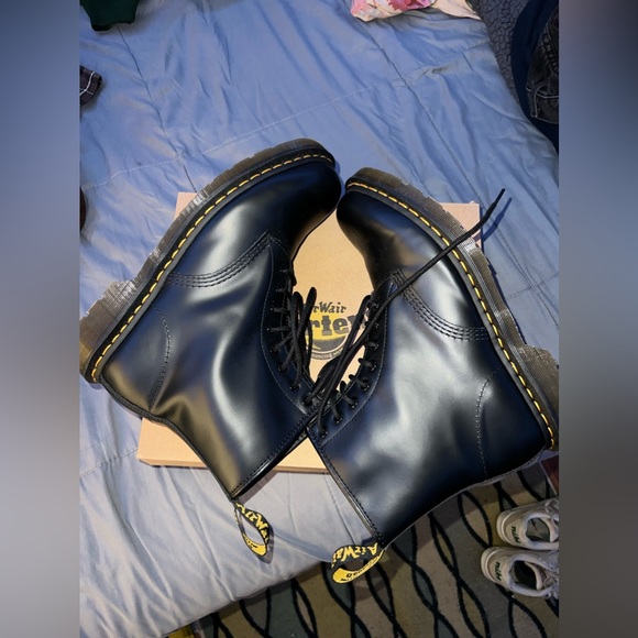 Dr. Martens 1460 Smooth Leather Lace Up Boots - Picture 7 of 11